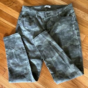 💚 Skinny Camo Jeans 💚